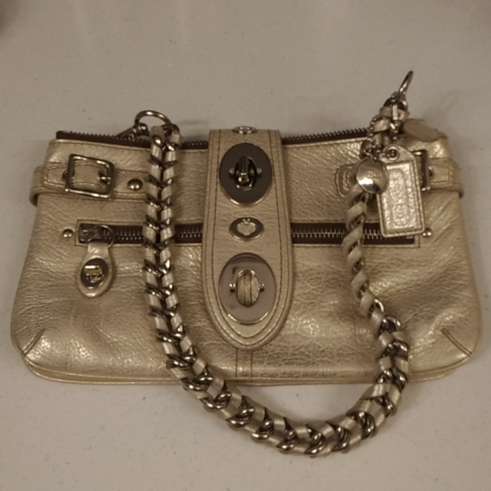 Gorgeous like new Coach shoulder bag
